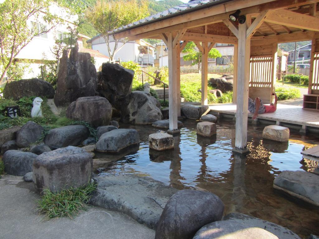 Amakusa West Coast Backpackers Fu-Raibou Hostel Exterior photo